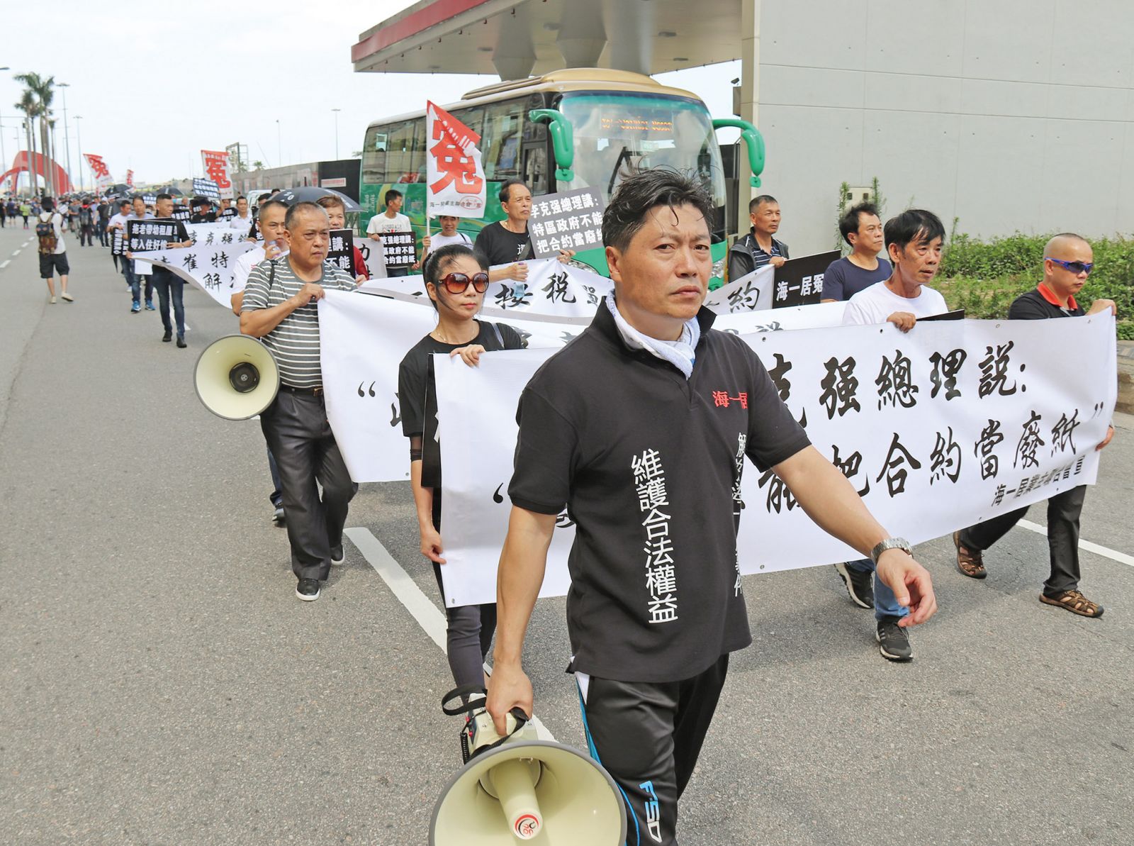 這個五一 平靜中隱見波瀾