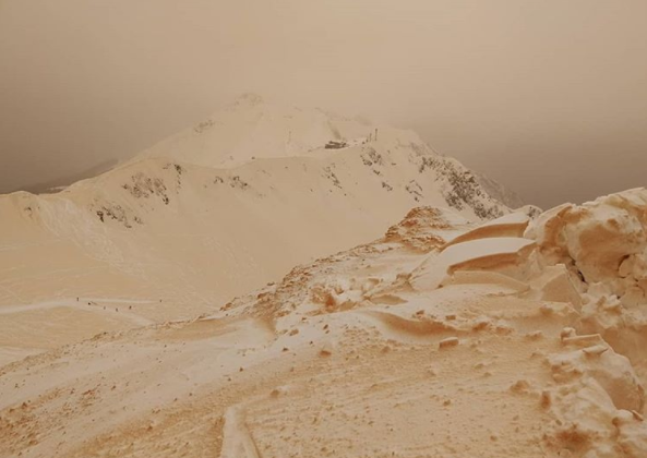東歐天降詭異「橙雪」 如臨火星