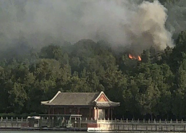 北京頤和園文物附屬建築起火