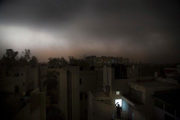 ​狂風沙塵雷暴襲印度逾40死