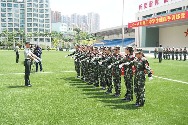 300中學生參加國旗手訓練營