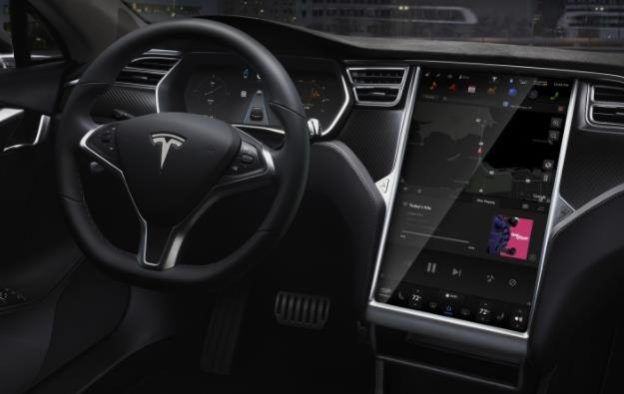 美Tesla宣布8月推出全自動駕駛功能