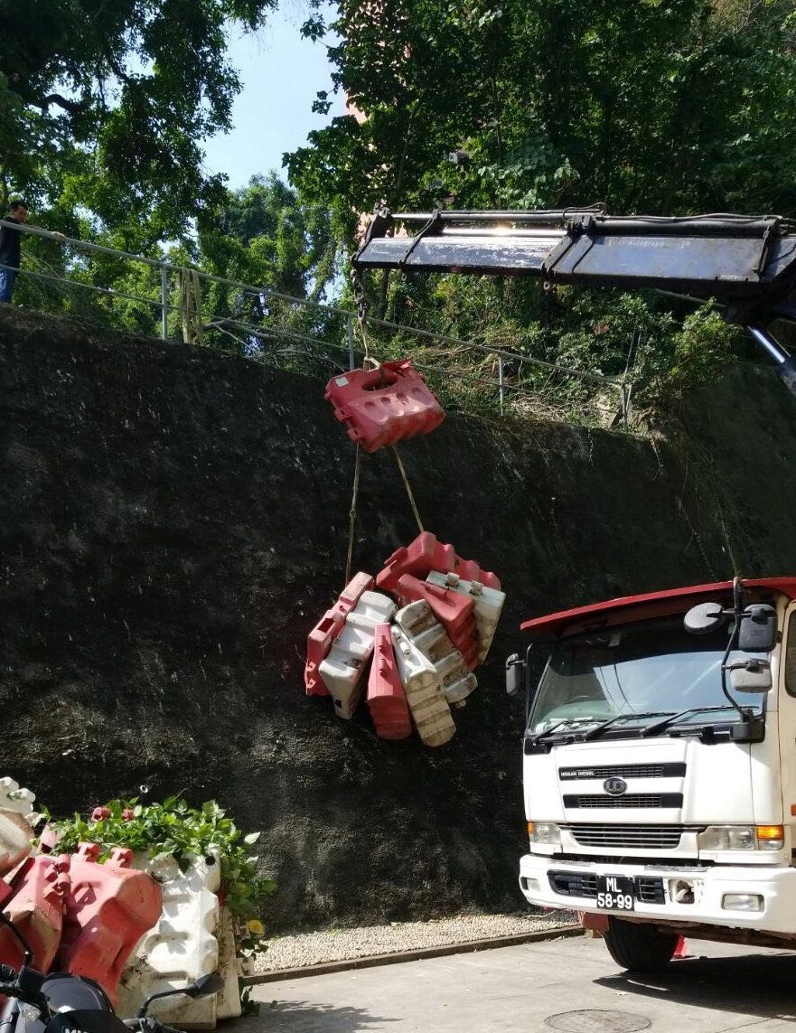 民署再到青洲山清理雜物