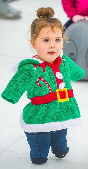 英四歲女童溜冰過聖誕