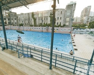 公眾泳池容納人數今起增加