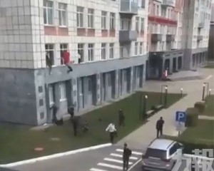 學生被迫跳樓逃生