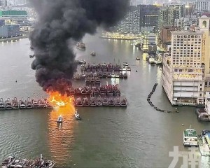 內港火燒連環船  起火原因待查