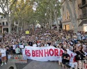 馬略卡島20,000人上街抗議