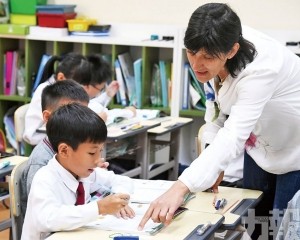 法規建議教師年均完成30小時培訓