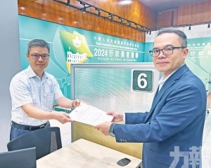 僅岑浩輝交表成唯一候選人