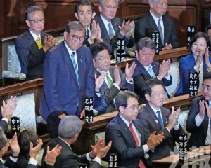 原內閣16人留任