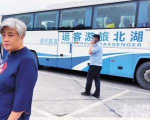 160長者團遭棄高速服務區 