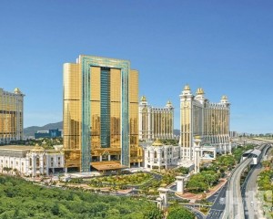 經調整EBITDA近33億升16%