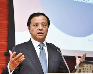 擬納李小加為董事