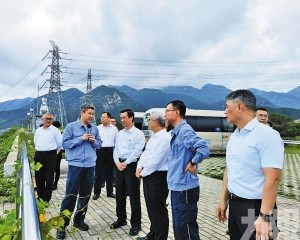 雙方參觀核電站了解設備運作