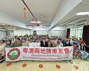 敬老總會向百位長者派福米