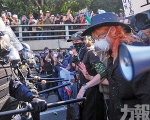 「步槍上彈匣」有民眾頭部中彈