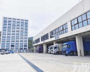 助力荔枝「南果北運」次日達