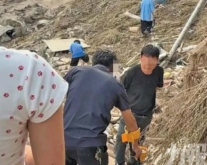有村民帶探測儀尋寶