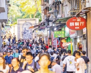 內地客跌15% 新加坡逆市升22%