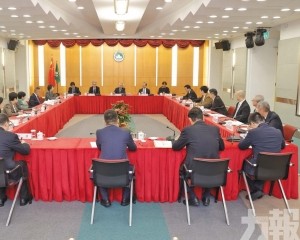 就制定明年施政方針聽取意見