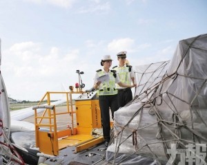 首批貨物啟運往越南
