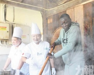 體驗川劇變臉與吐火表演