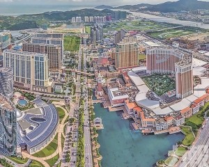 學者料10月賭收重上200億元