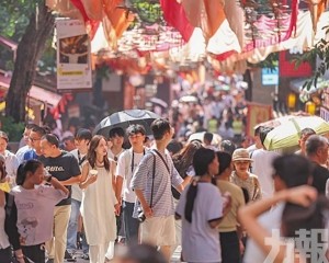超狂夫妻駕直升機「飛天返鄉」