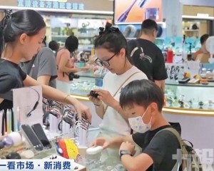 遊客湧入華強北採購電子產品