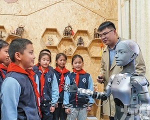 亮相合肥小學授課