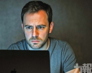 成人網站訪客暴跌77%