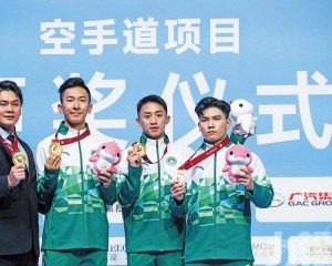 空手道隊奪男子團體型金牌