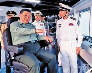 稱艦載機飛行員「都是英雄」
