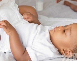 港股首掛全日升約26%