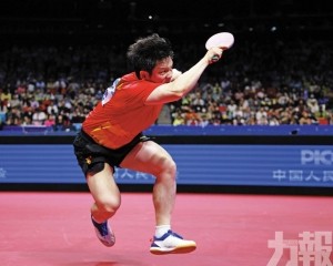 王曼昱蟬聯女單冠軍