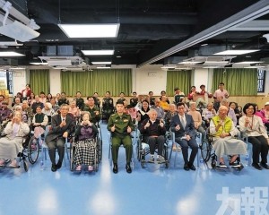駐澳部隊探訪悅暉護養院