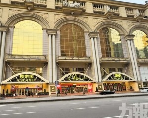 斥17.5億收購凱旋門酒店