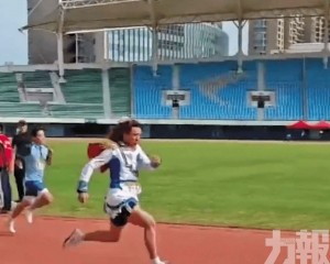 校方稱違反體育精神取消成績