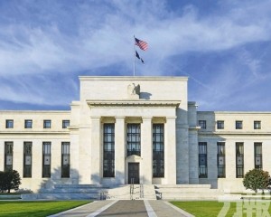 預告明年減息一次