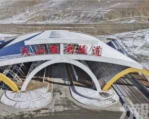 烏尉高速貫通天山縮短南北疆時空距離