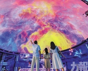 旅遊收入近5億元