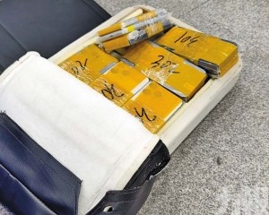 二旅客攜64台舊手機闖關被查