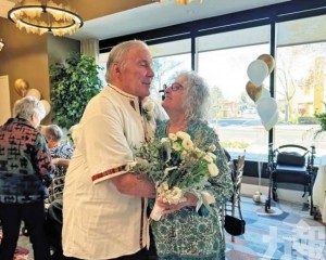 失智翁向結髮39年妻求婚成功