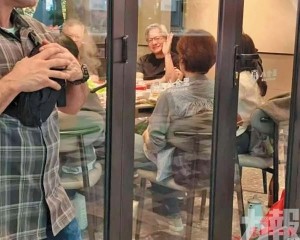 與友人打邊爐埋單僅800元