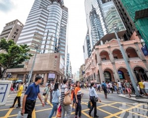 不良貸款比率微跌0.1%至4.8%