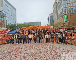 金龍醒獅友誼廣場添喜慶