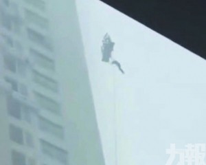 半空撞牆15分鐘身亡