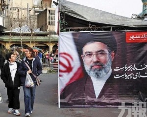 美以困惑穆傑塔巴是否掌權