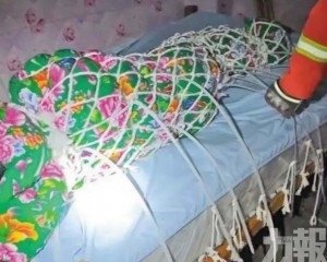 廣州男子被困家中消防破門救出